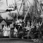 El Ku Klux Klan en un parque de diversiones